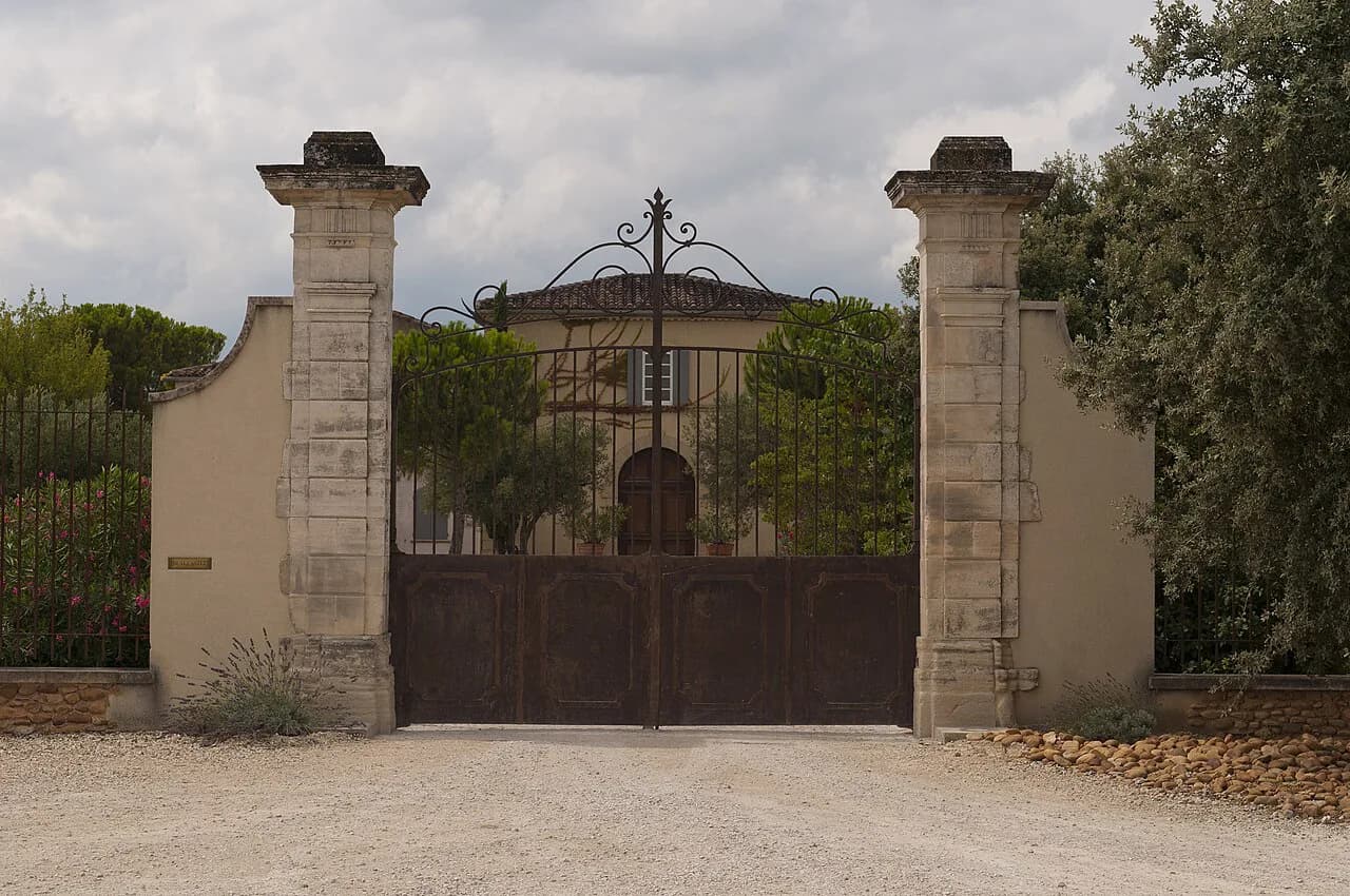 Château de Beaucastel Visit Guide from Avignon