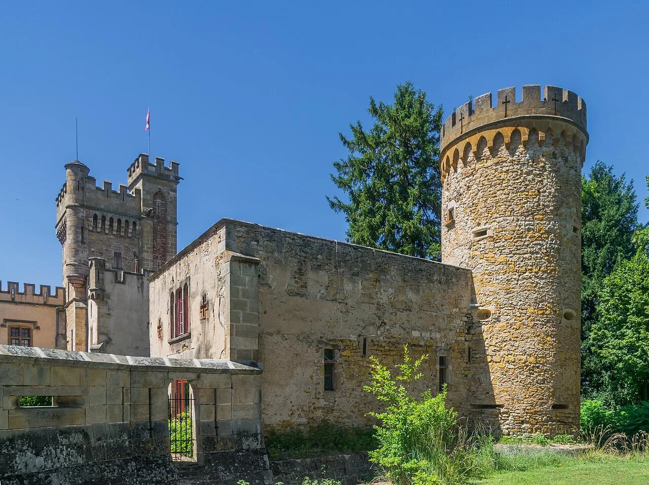 Château Pradeaux Bandol Guide: Wines, Visits, Marseille
