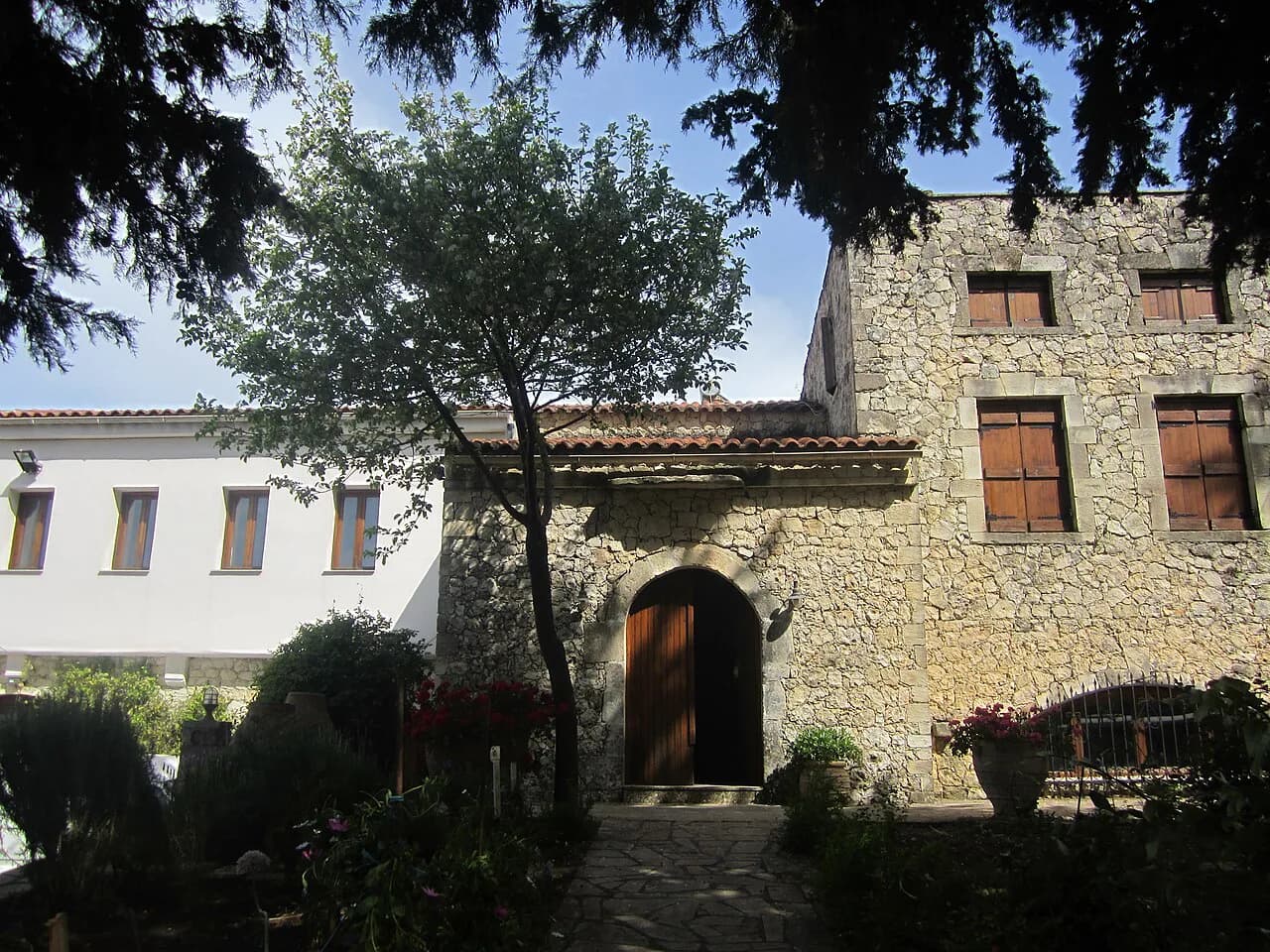 Dourakis Winery: Visiting the Alikampos Estate from Chania