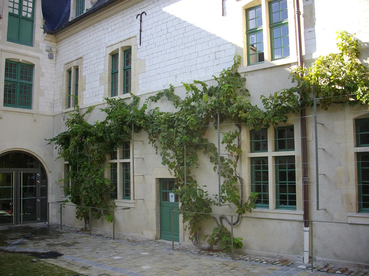Champagne Henriot in Reims: Visiting, Wines and How to Book