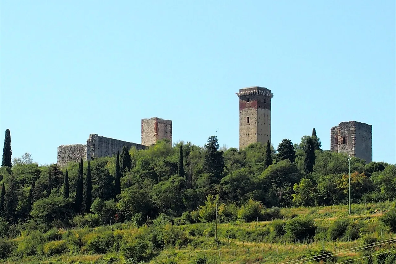 Castello di Montorio at the mouth of the Valpantena