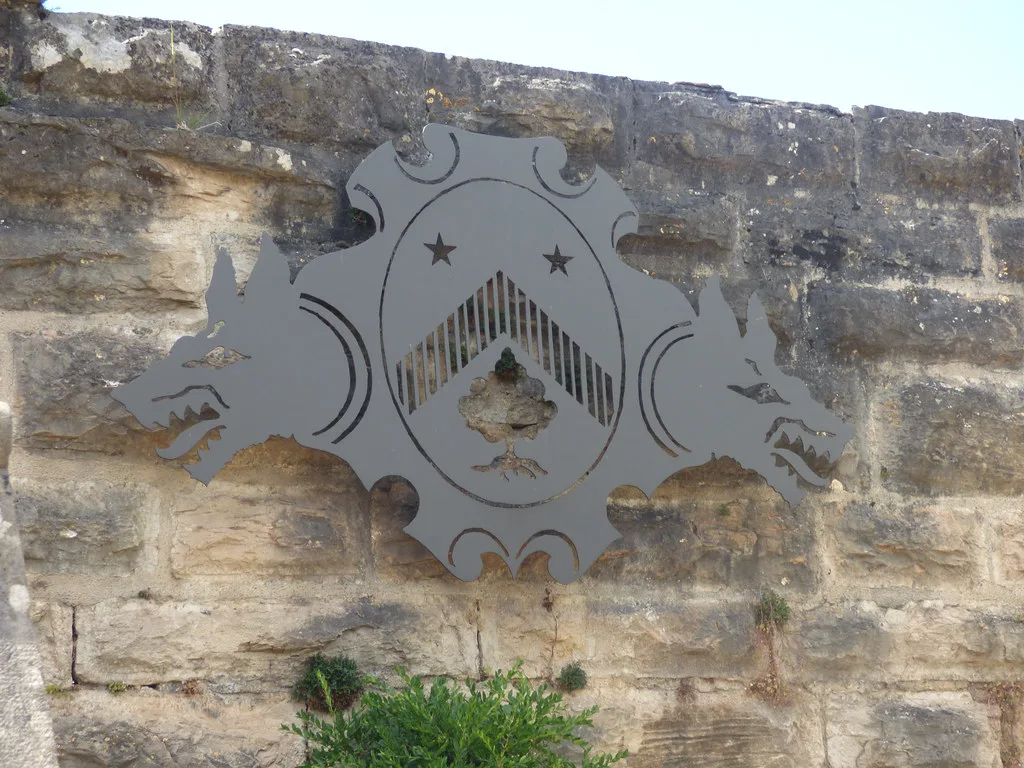 Rue du Château, Beaune - sculpture - Bouchard Père et Fils