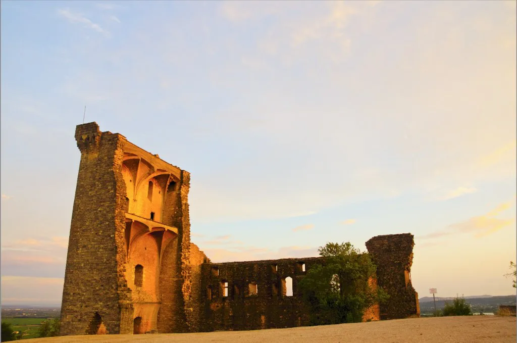 Castle ruins above Châteauneuf-du-Pape
