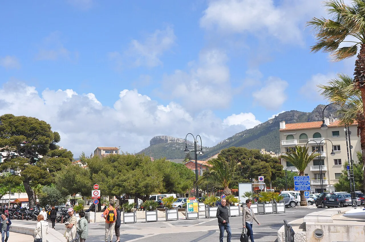 The Cassis seafront below the cliffs of Cap Canaille