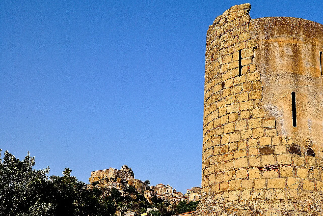 The U Cannizzu tower and the Castello di Lauria in Castiglione di Sicilia