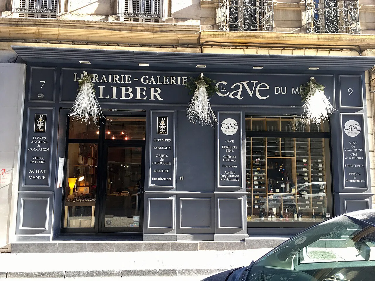 Shops in rue Edmond Rostand, Marseille